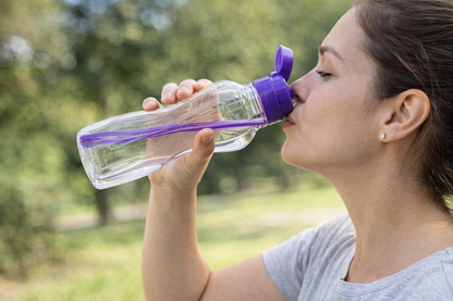 Squeeze transparente plástico 600ml com alça